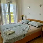 Kuca Moni *