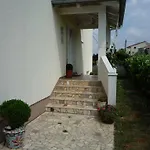 Kuca Moni *