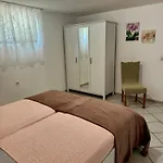 Kuca Moni *